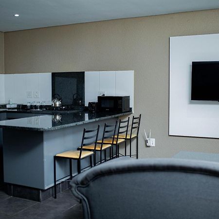 Vetho 2 Apartments Or Tambo Airport Kempton Park Exteriör bild