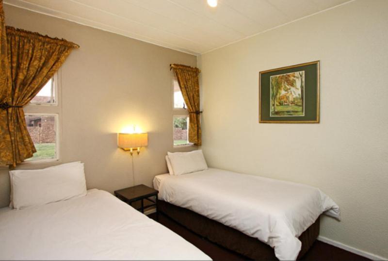 Vetho 2 Apartments Or Tambo Airport Kempton Park Exteriör bild