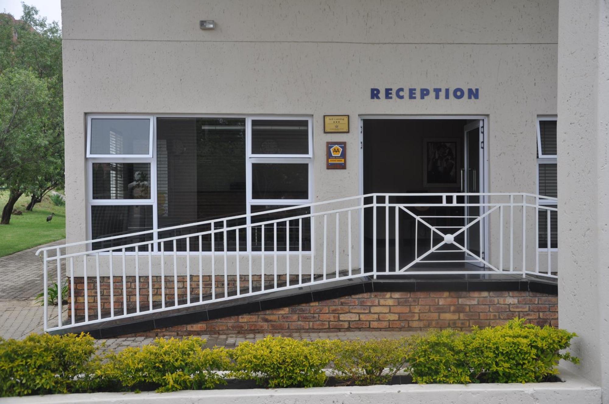 Vetho 2 Apartments Or Tambo Airport Kempton Park Exteriör bild