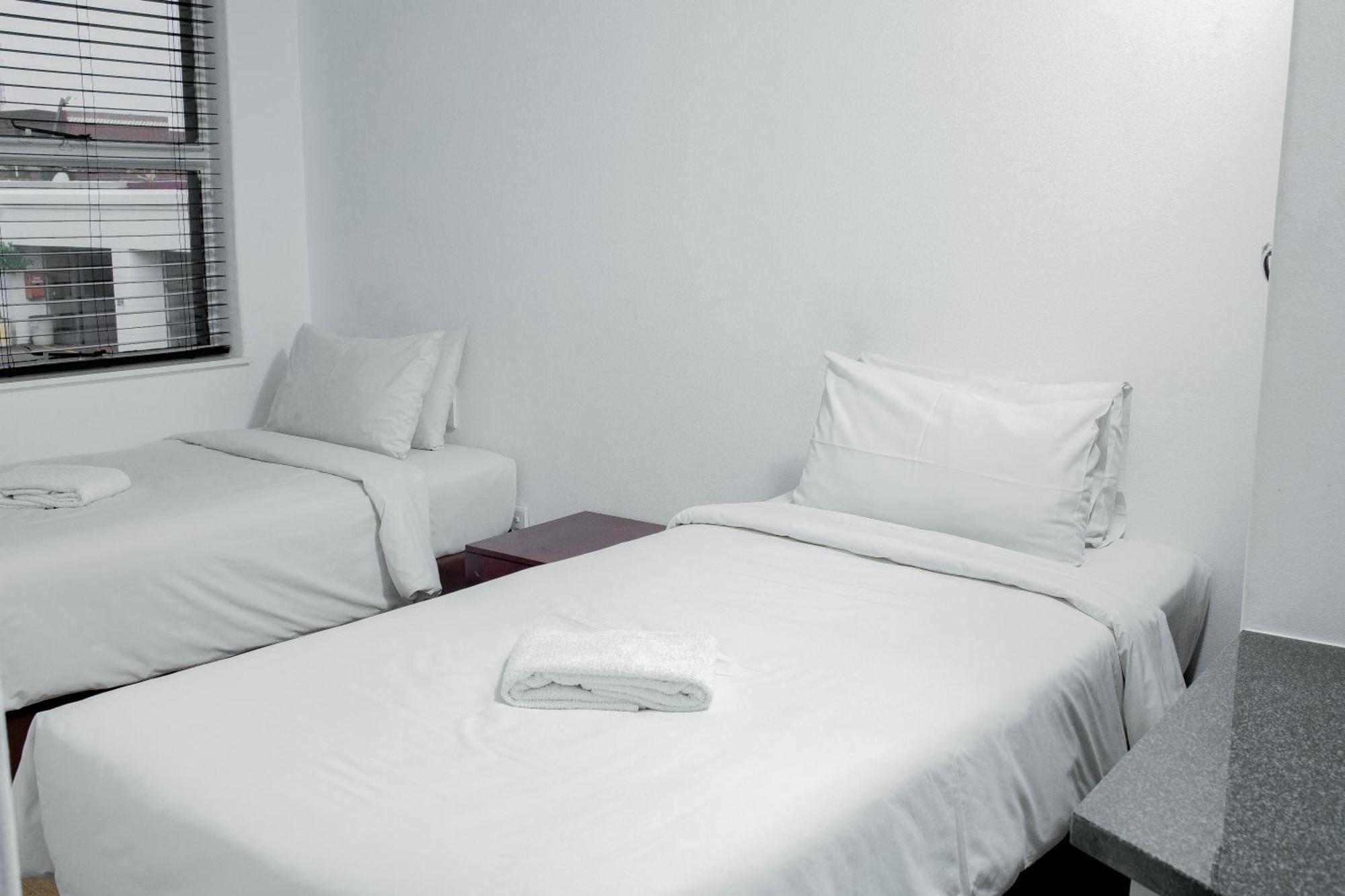 Vetho 2 Apartments Or Tambo Airport Kempton Park Exteriör bild