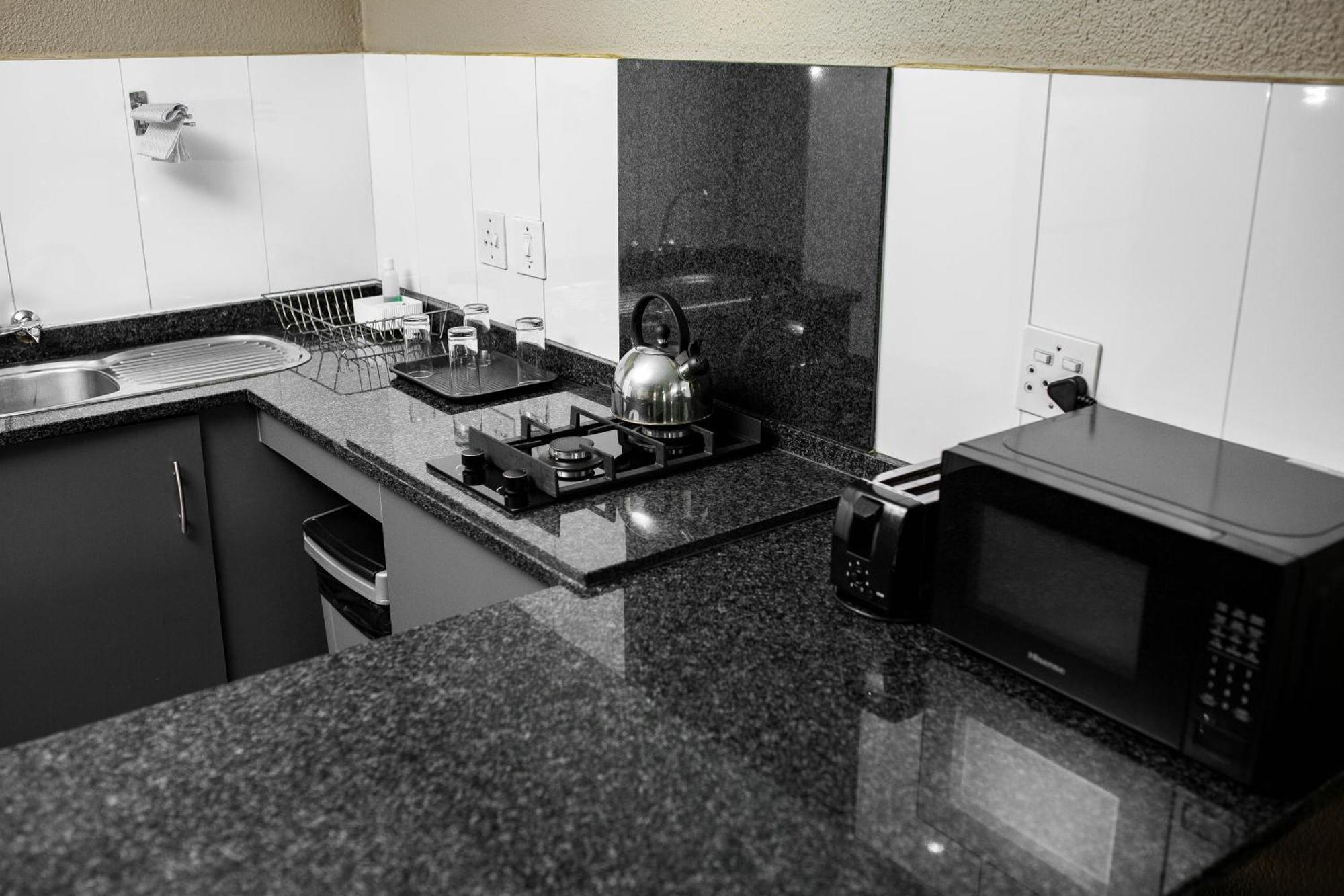 Vetho 2 Apartments Or Tambo Airport Kempton Park Exteriör bild
