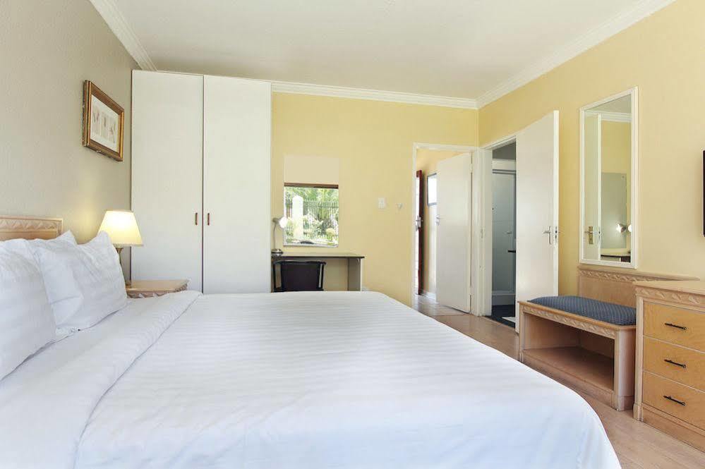 Vetho 2 Apartments Or Tambo Airport Kempton Park Exteriör bild