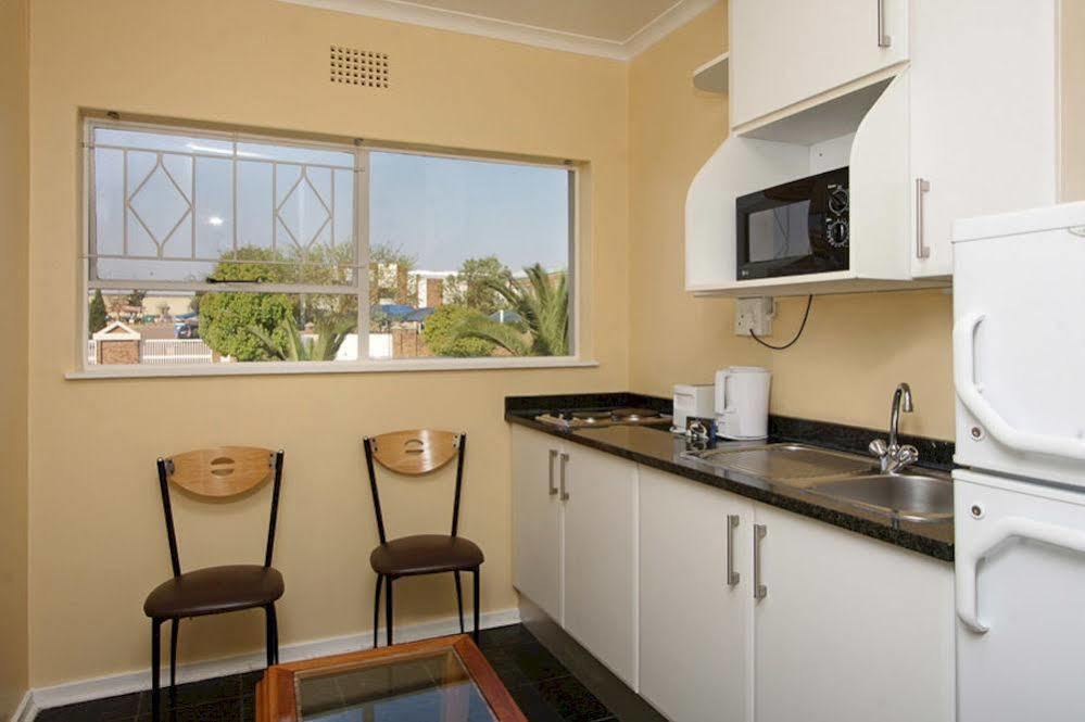 Vetho 2 Apartments Or Tambo Airport Kempton Park Exteriör bild