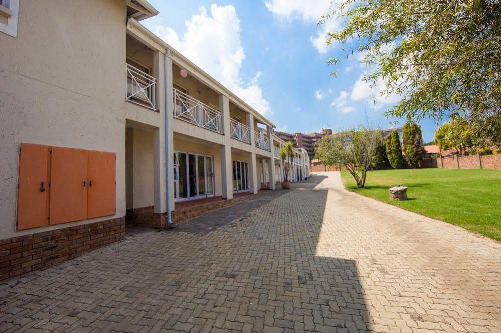 Vetho 2 Apartments Or Tambo Airport Kempton Park Exteriör bild