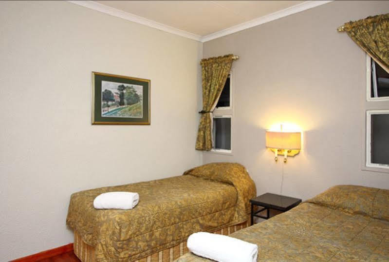 Vetho 2 Apartments Or Tambo Airport Kempton Park Exteriör bild