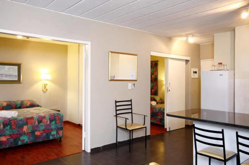 Vetho 2 Apartments Or Tambo Airport Kempton Park Exteriör bild